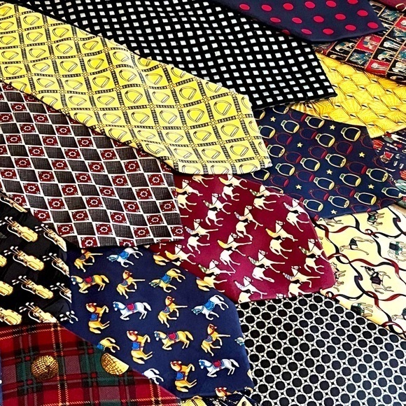 Twenty 100% silk ties,preowned. Gucci, Hilfiger, Pierre Cardin, Bill Blass, more - Picture 1 of 10